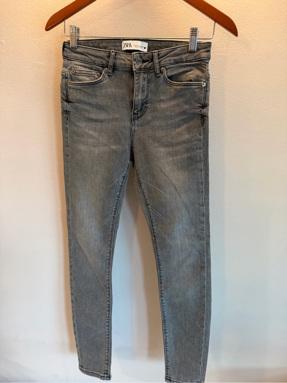 ZARA‎ Gray Denim Jeans with Branded Waist Label